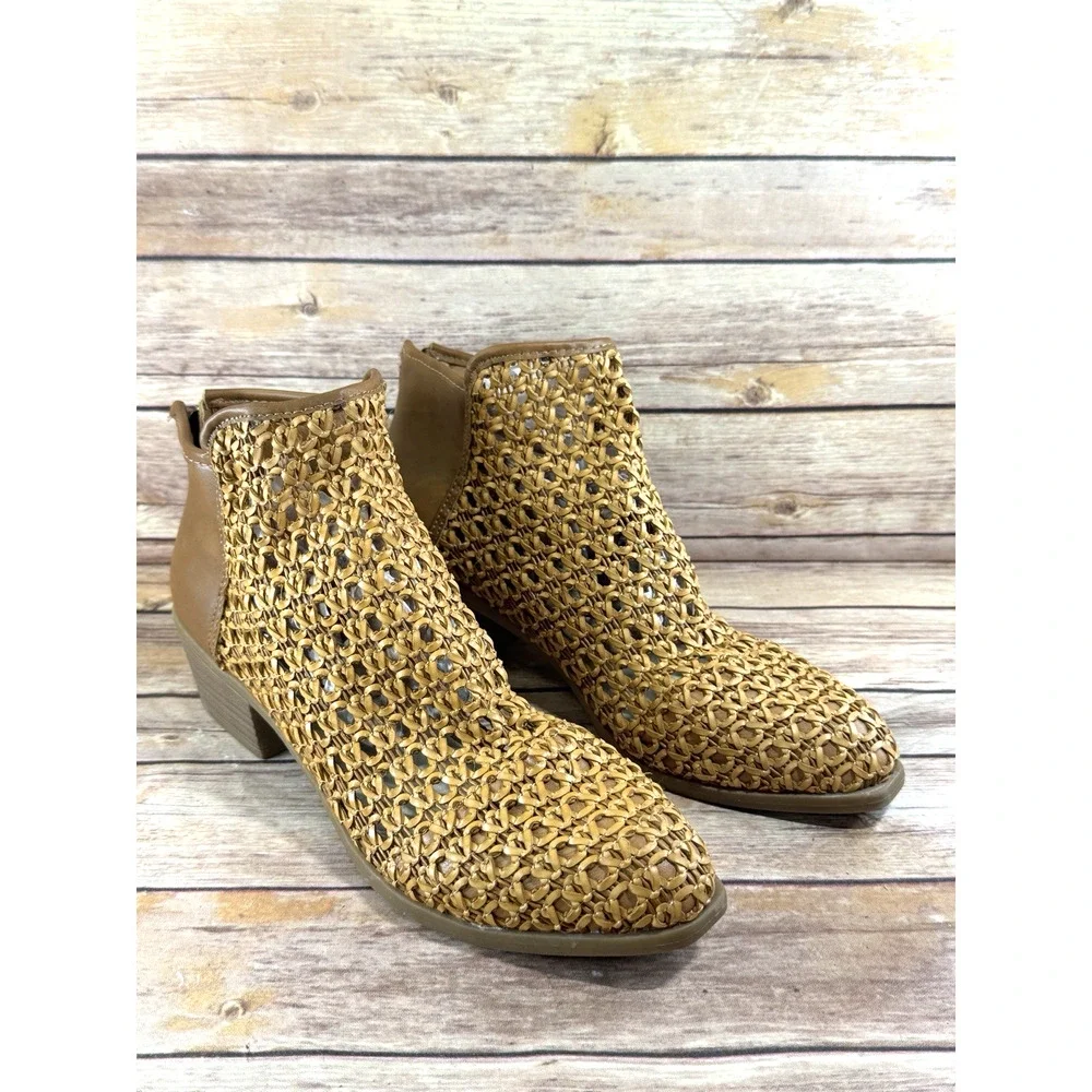DV Dolce VIta Womens Tan Brown Faux Leather Koda Bohemian Woven Ankle Boots 9.5